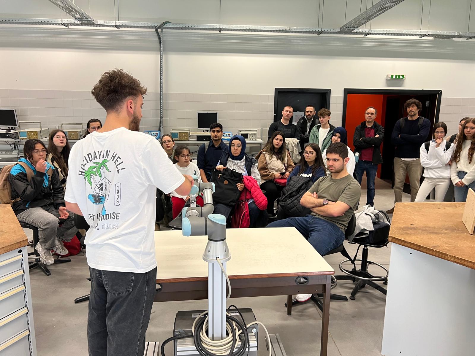 37586a9c-f913-4d5f-af28-9bc4d8fb6e9b